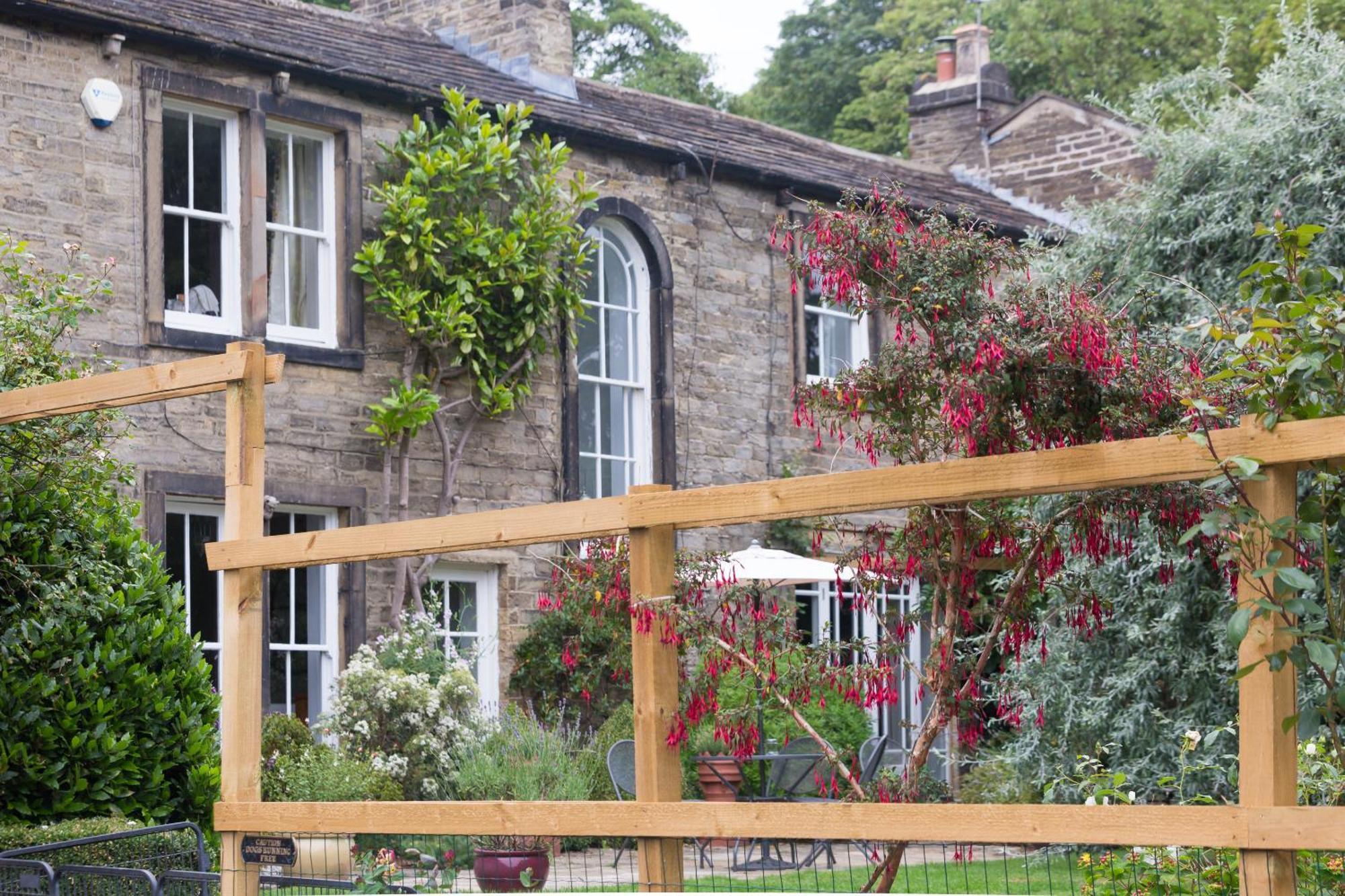 The Bailey Shepherd'S Hut And Holiday Cottage Skipton Exteriör bild
